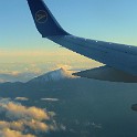 P1040690  Auf dem Hinflug gut zu sehen: Der schneebedeckte Teide auf Teneriffa